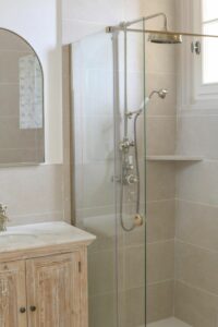 La Salle de Bain de la deuxième chambre du Château du Bost à Blacé, dans le Beaujolais, proche de Lyon