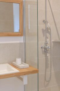 La Salle de Bain de la cinquième chambre du Château du Bost à Blacé, dans le Beaujolais, proche de Lyon