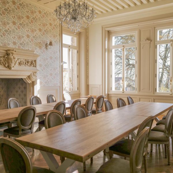 La Salle à manger du Château du Bost à Blacé, dans le Beaujolais, proche de Lyon
